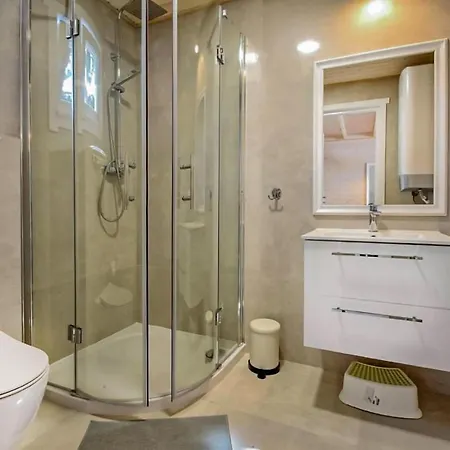 2 Bedroom Amazing In كوتيفو